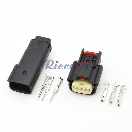 Close-up of 3-Pin terminals in automotive steering engine booster pump wire harness socket 33471-0301 for Ford