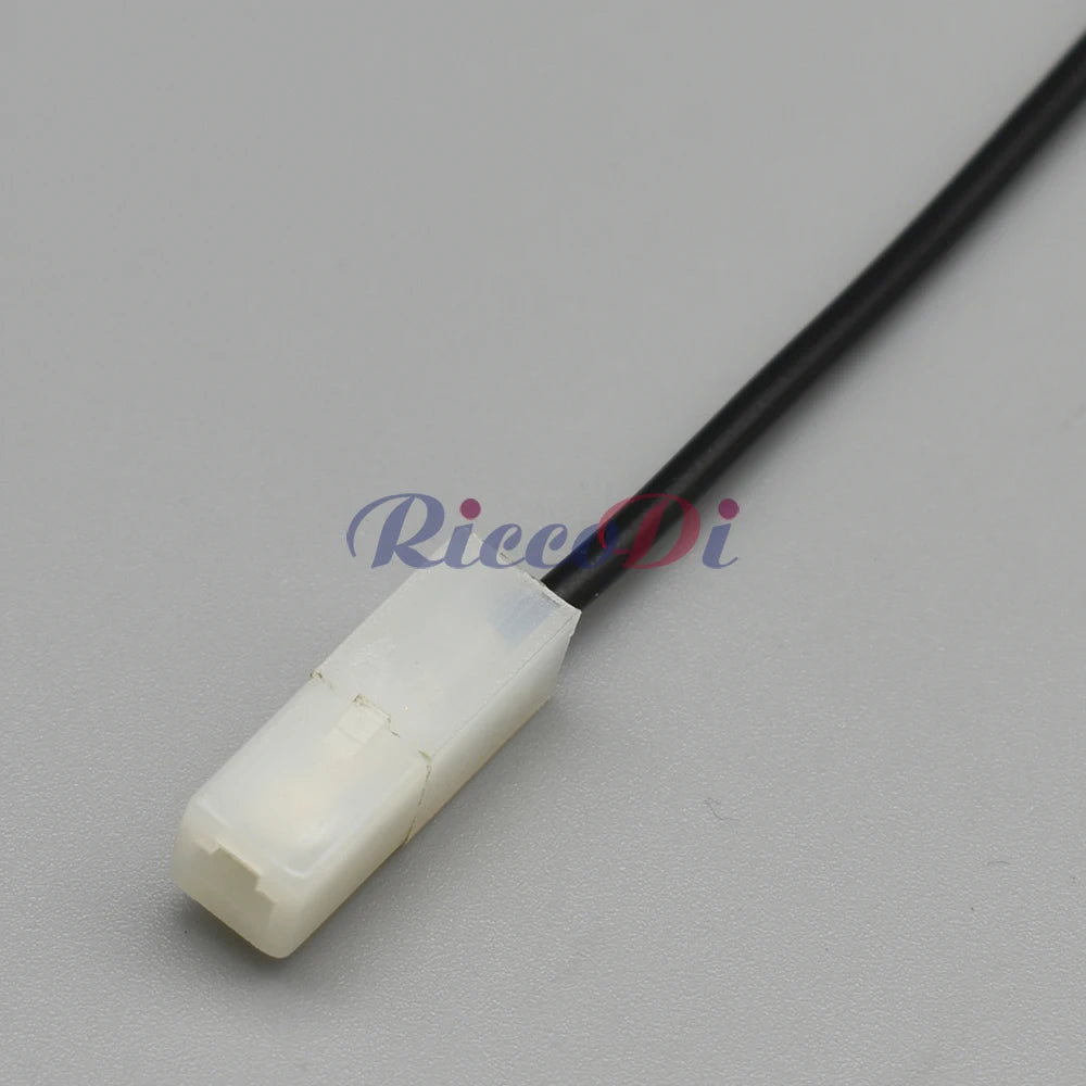Transparent plastic housing automotive connector engineered for reliable electrical performance