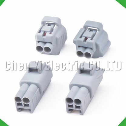 Turn signal light connector for automotive use