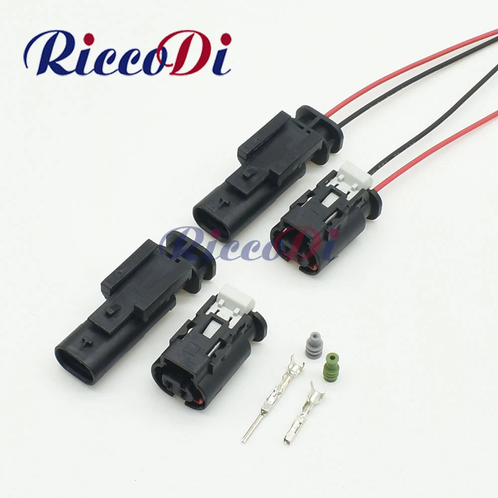Automotive connector for urea sensor and fuel nozzle with terminals 1-1718643-1 1-1703498-1 overview