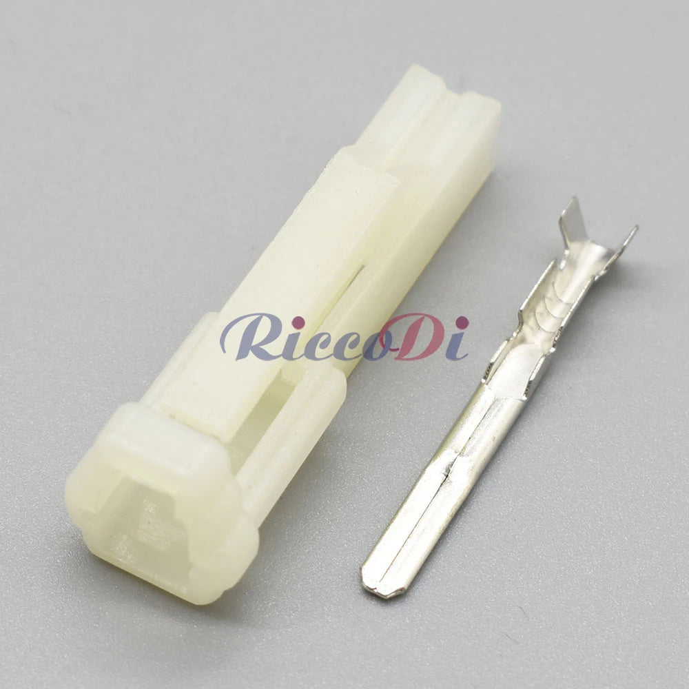 Automotive plastic connector with 1 pin applied in vehicle electrical systems for reliable wire harness connections