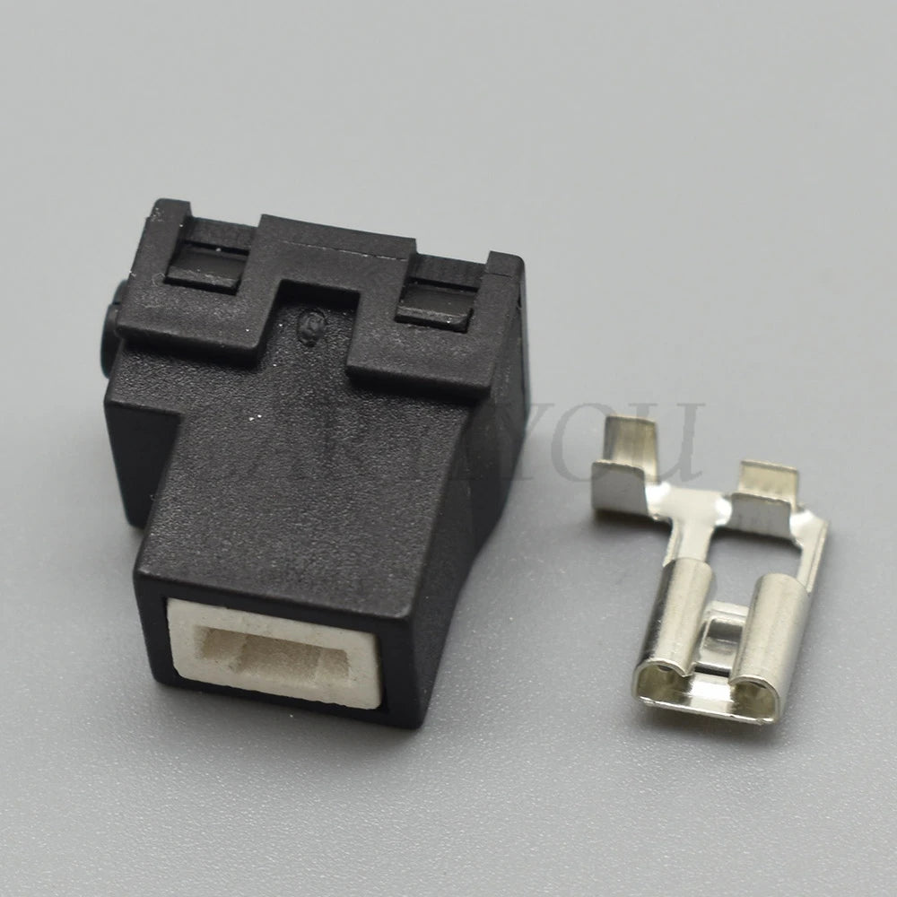 1 pin black ceramic connector applied in automotive electrical systems for stable and reliable performance