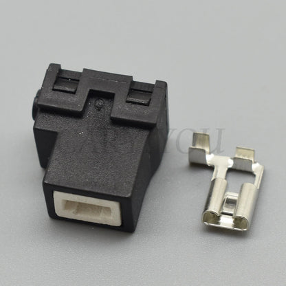 1 pin black ceramic connector applied in automotive electrical systems for stable and reliable performance