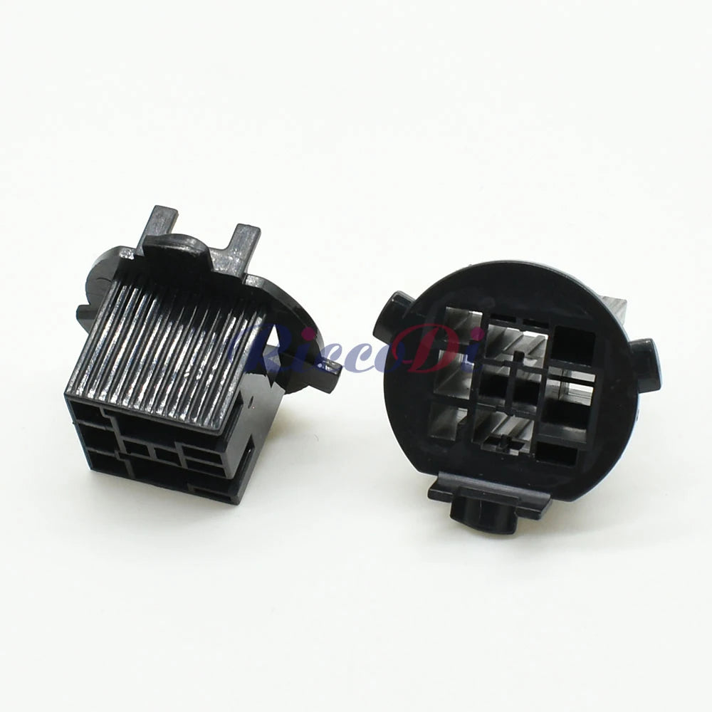 Low beam headlight socket connector interface showing secure fit and stable electrical contact