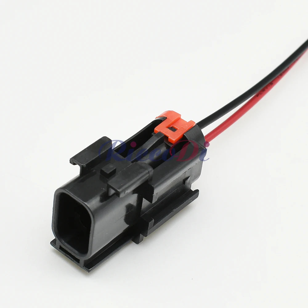 Waterproof male connector used in vehicle wiring and automotive electrical systems