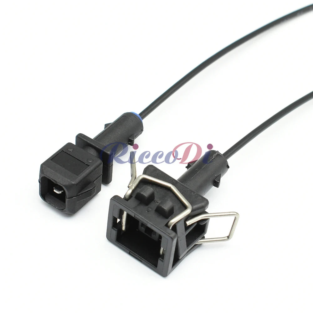 Automotive connector socket 357972761 / 357972751 installed in VW vehicle wiring harness for stable power transmission