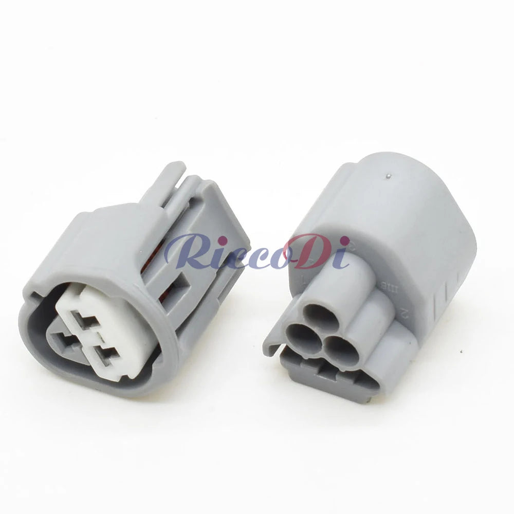 Locking mechanism of 3-Pin female automotive water temperature sensor connector 6189-0486 ensures secure electrical connection for Toyota