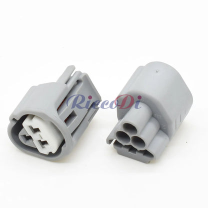 Locking mechanism of 3-Pin female automotive water temperature sensor connector 6189-0486 ensures secure electrical connection for Toyota