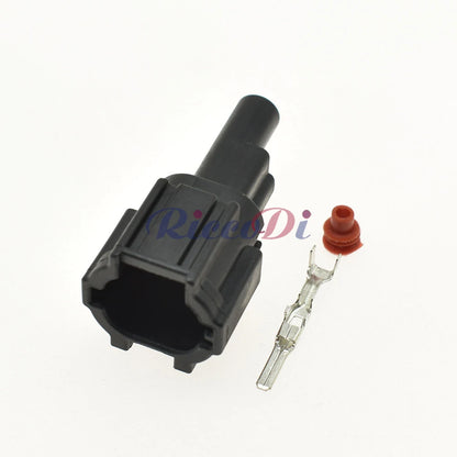 Waterproof automotive connector with robust sealing structure for air conditioner compressor pump wiring