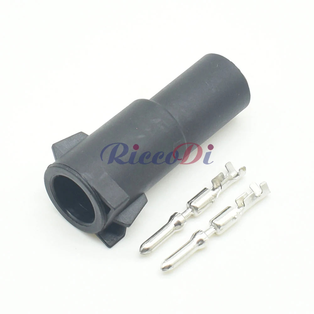 Locking structure of cylindrical automotive waterproof connector for wire harness