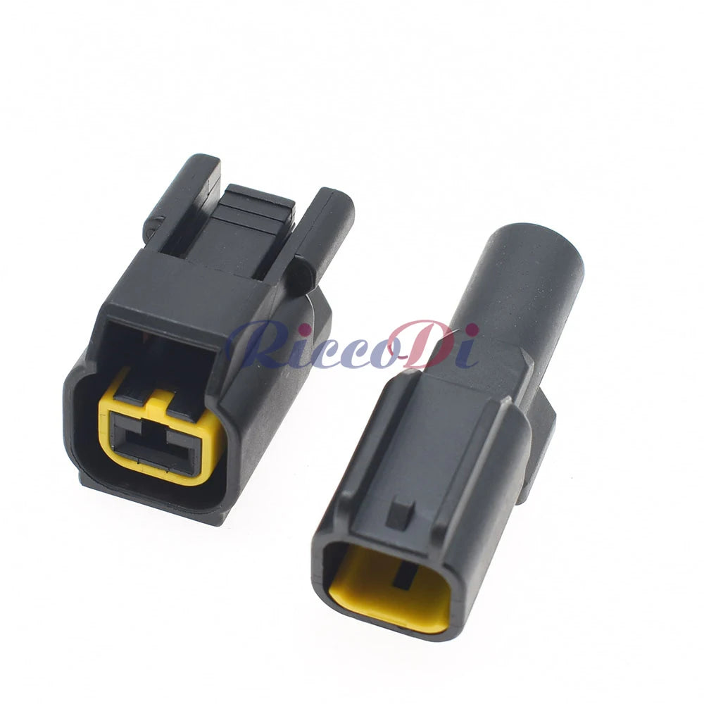 Waterproof sealing structure of automotive wiring connector designed for harsh environments