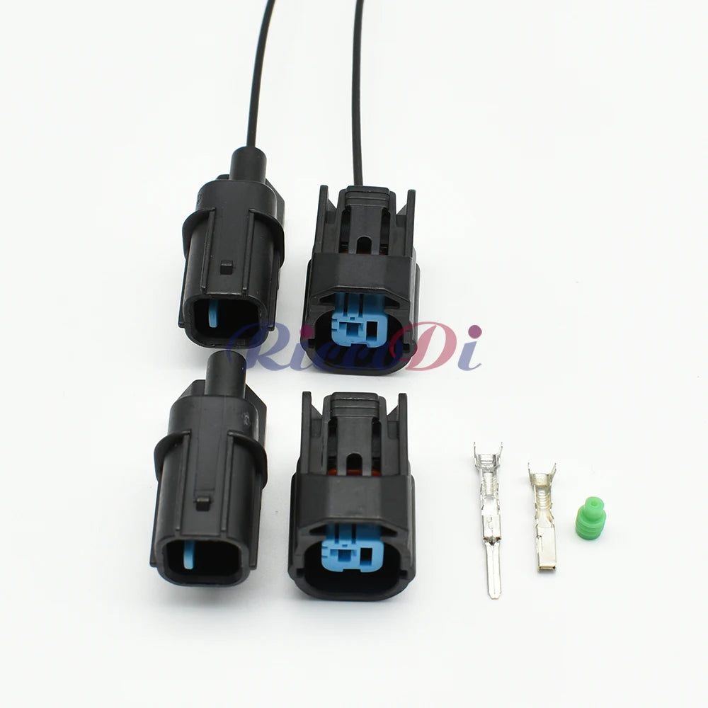 Waterproof horn wire cable socket with sealed structure designed for outdoor automotive environments