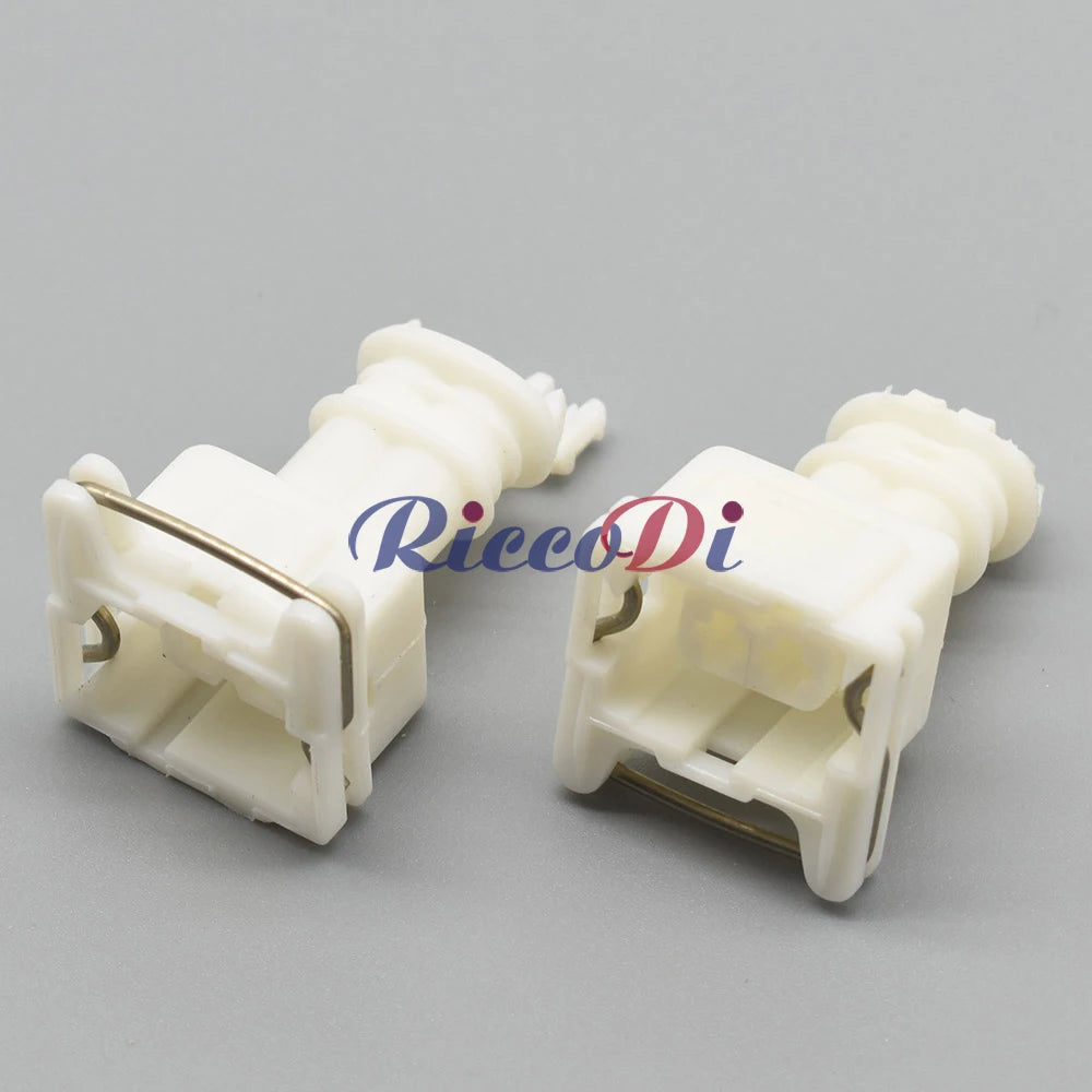 Locking mechanism of white 2-hole female automotive connector ensuring stable wiring
