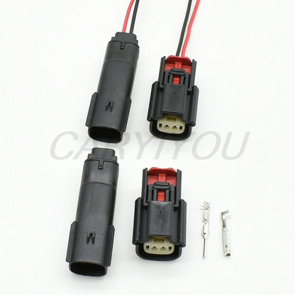 Automotive wire connector with locking mechanism ensuring vibration-resistant connection